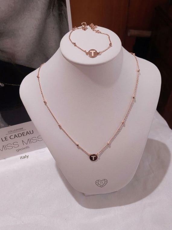 Collana e bracciale in oro rosa con pendente a forma di 