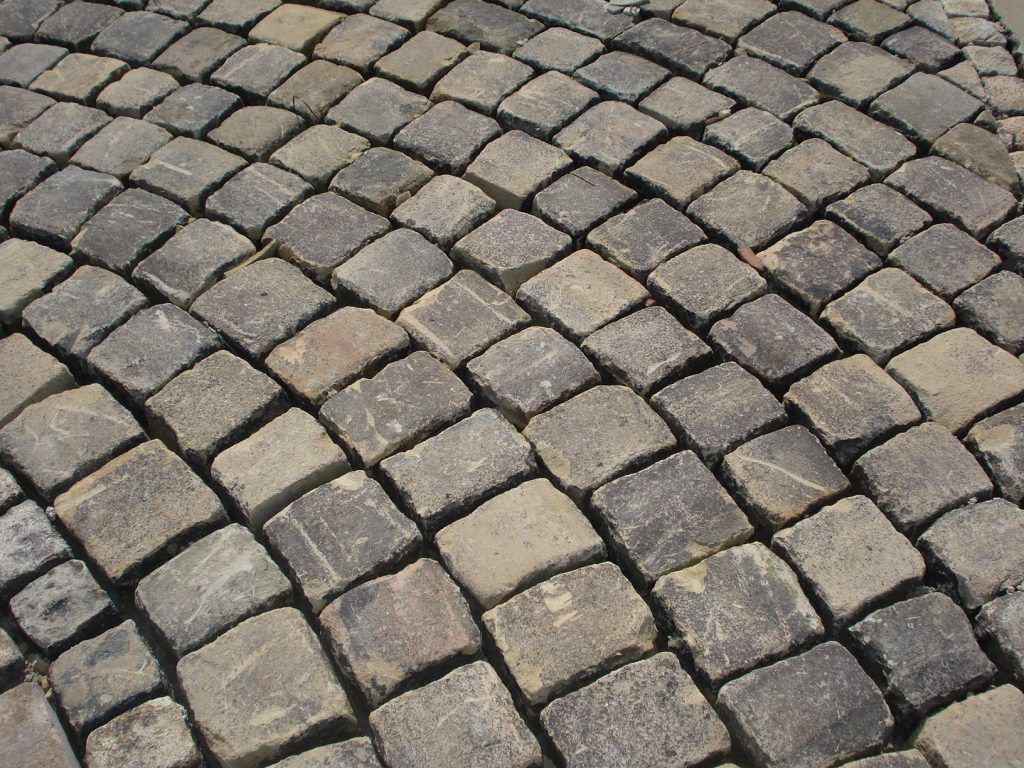 Driveways Sheffield - cobbled driveway in Sheffield