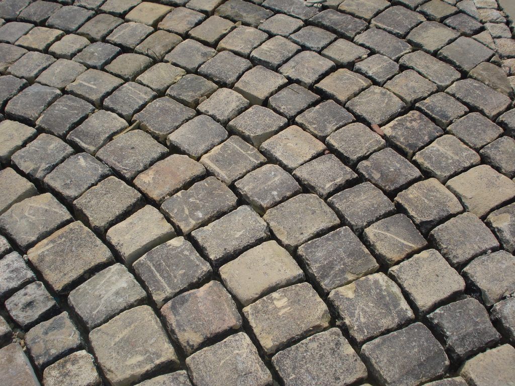 reclaimed cobbled driveway set in a curve in Sheffield