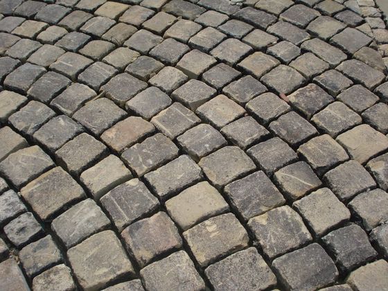 reclaimed cobbled driveway set in a curve in Sheffield