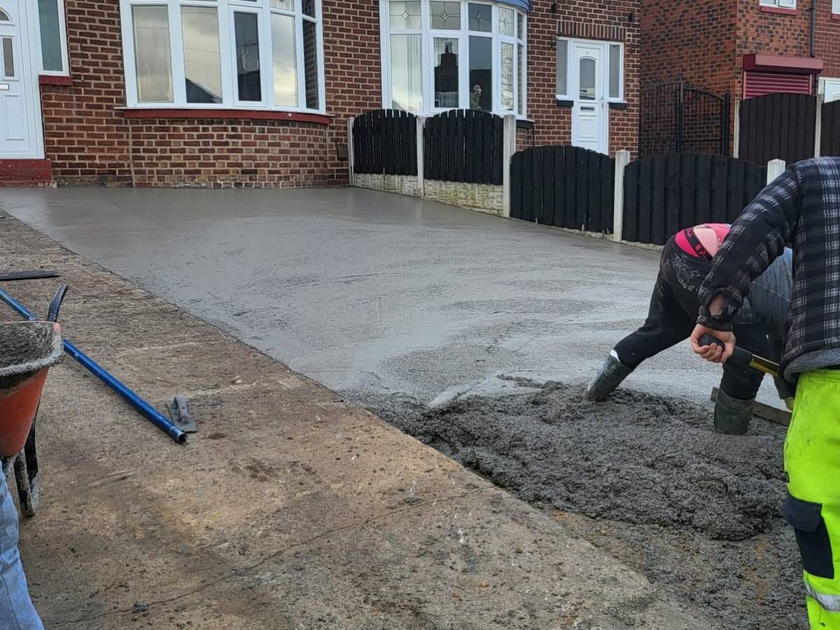 Driveways Sheffield spreading concrete across the driveway