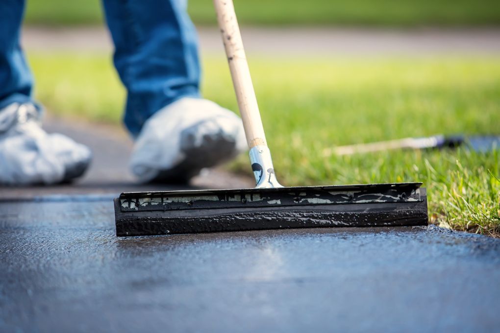 Driveways Sheffield rubber brushing in selant to a driveway in Sheffield