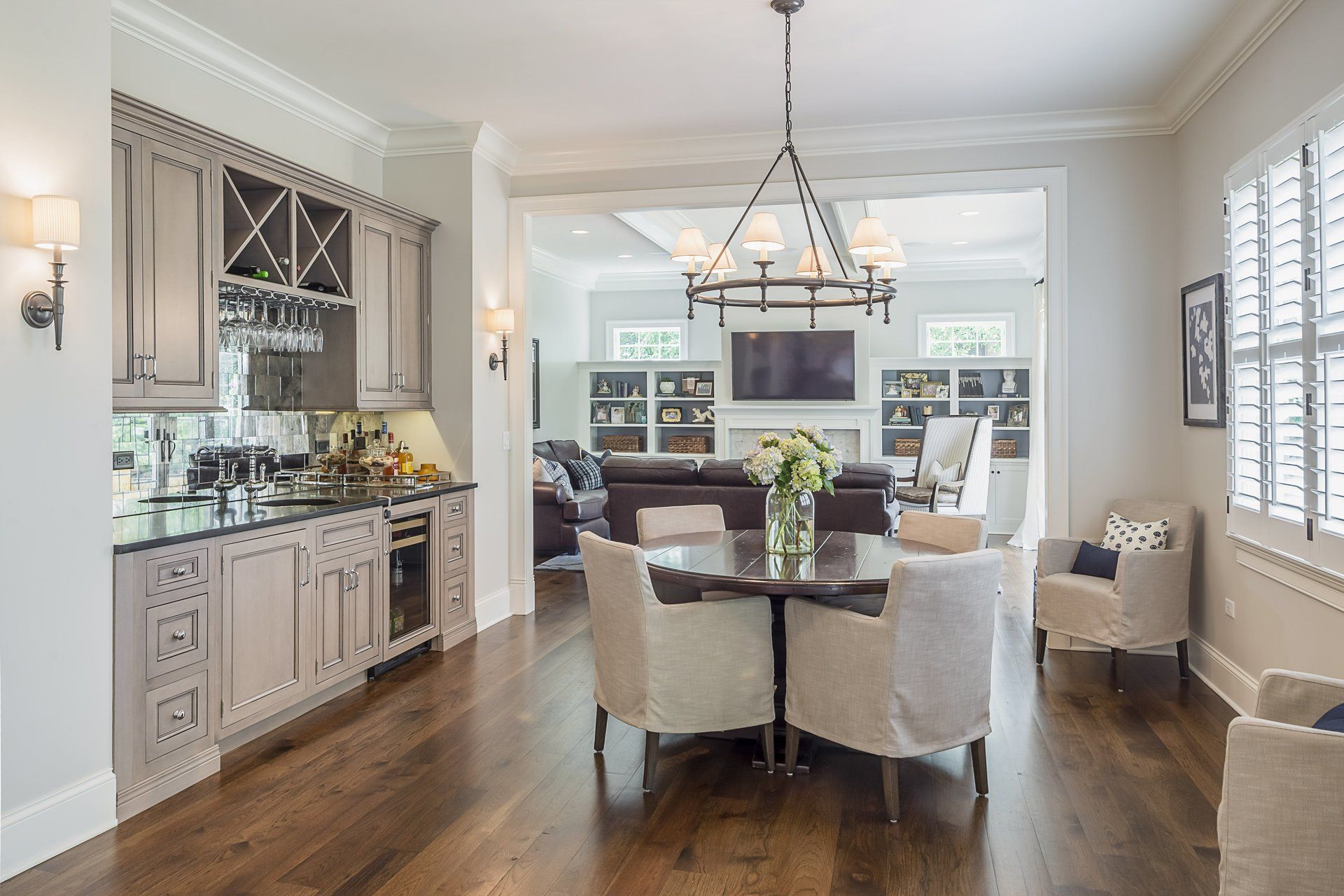 A kitchen and dining room in a house with a table and chairs