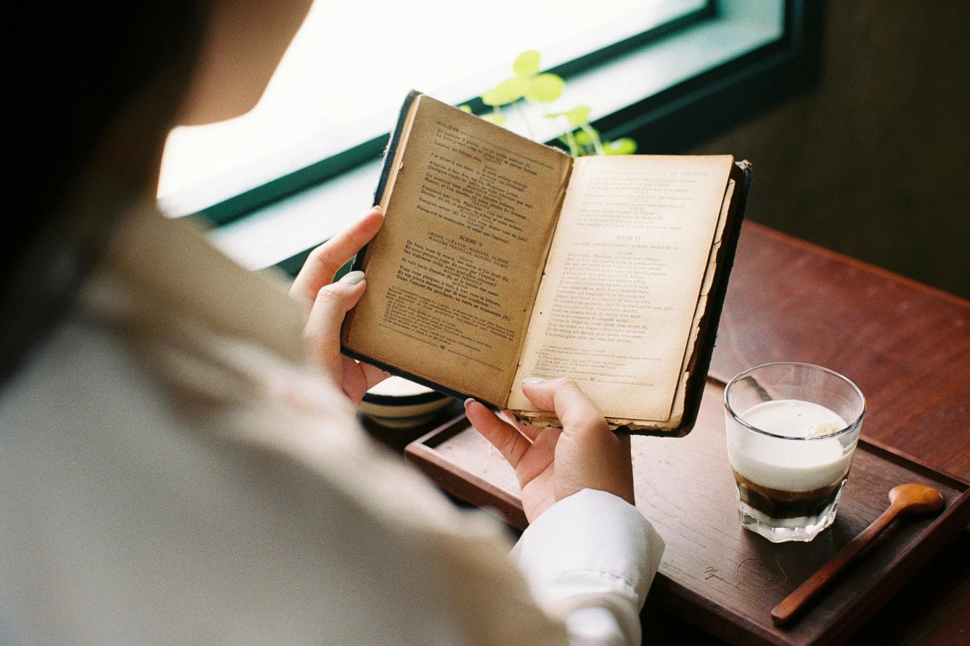 Woman with a book in her hands, reading.