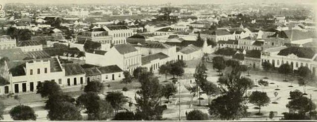 CURITIBA E PARANA EM FOTOS ANTIGAS: A Praça Tiradentes com grande movimento  na década de 1950 em 2023