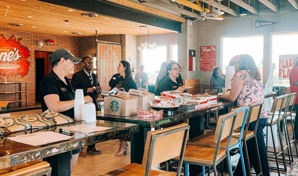 A group of people are sitting at tables in a restaurant.