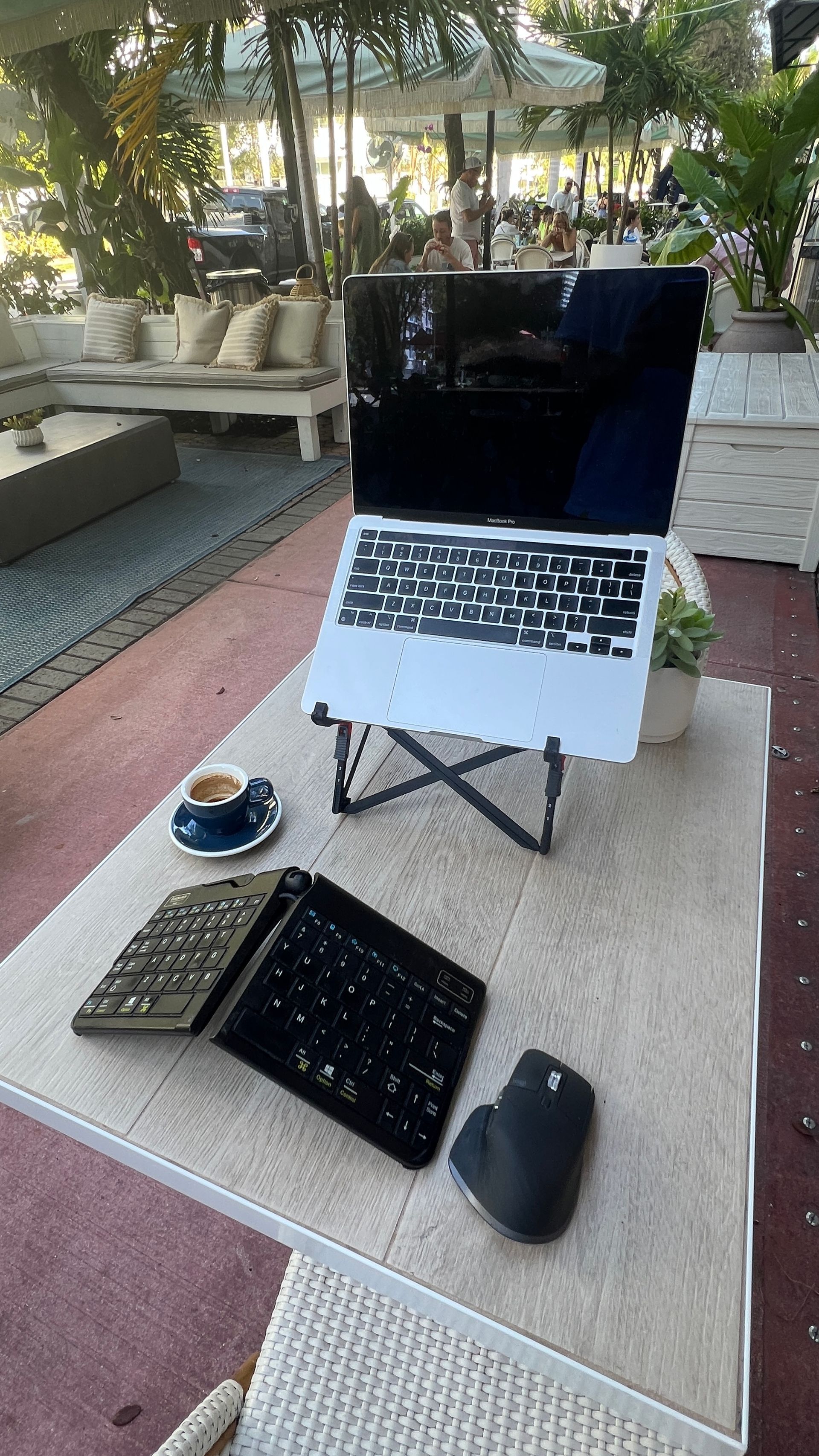 picture of computer set up at coffee shop