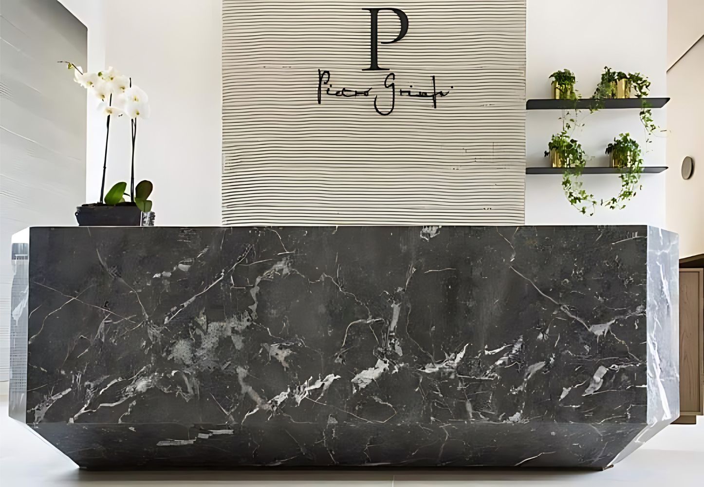 un bancone di marmo nero con sopra la lettera p