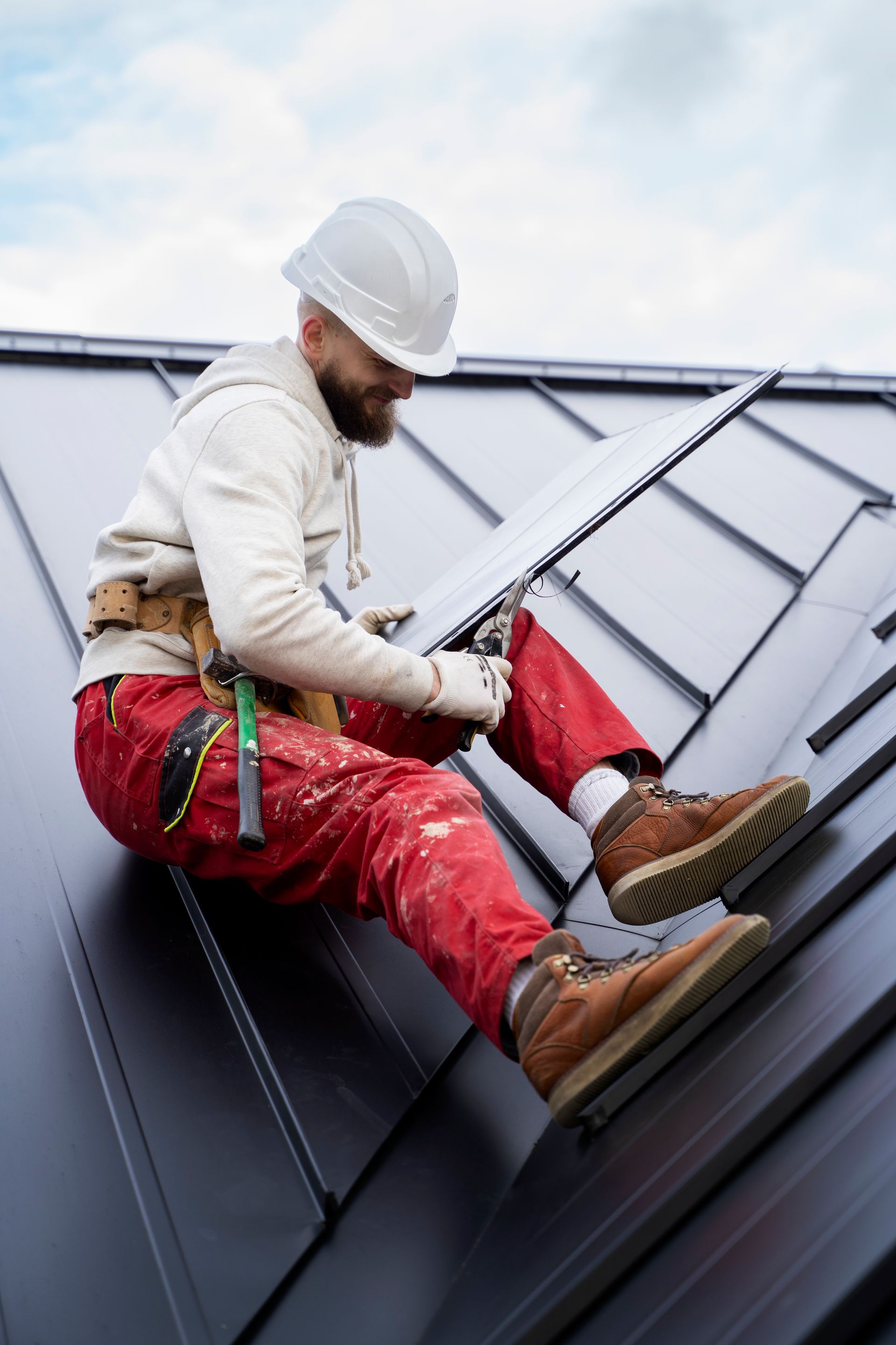 Contractor repairs roof leaks