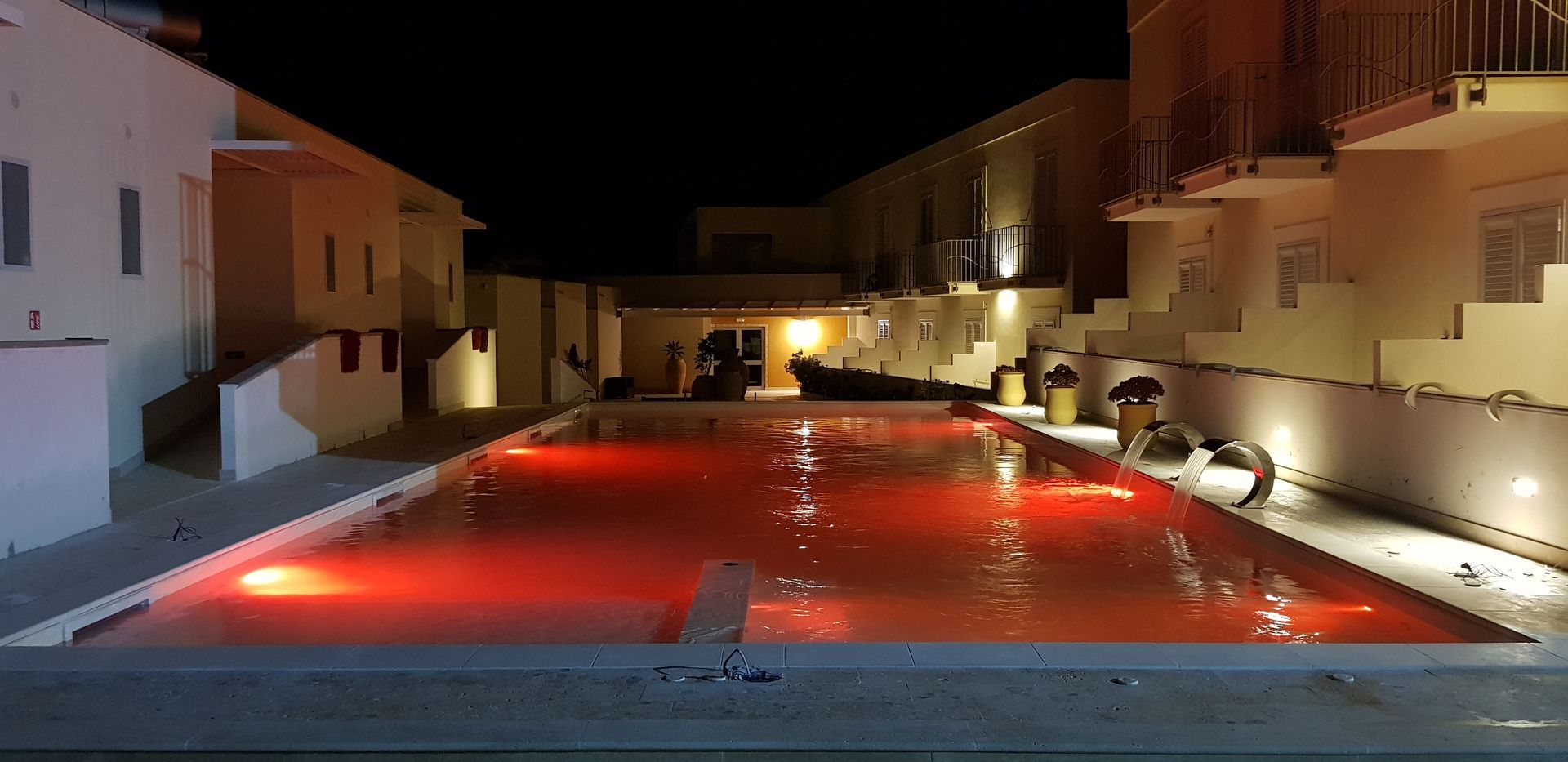 piscina struttura ricettiva