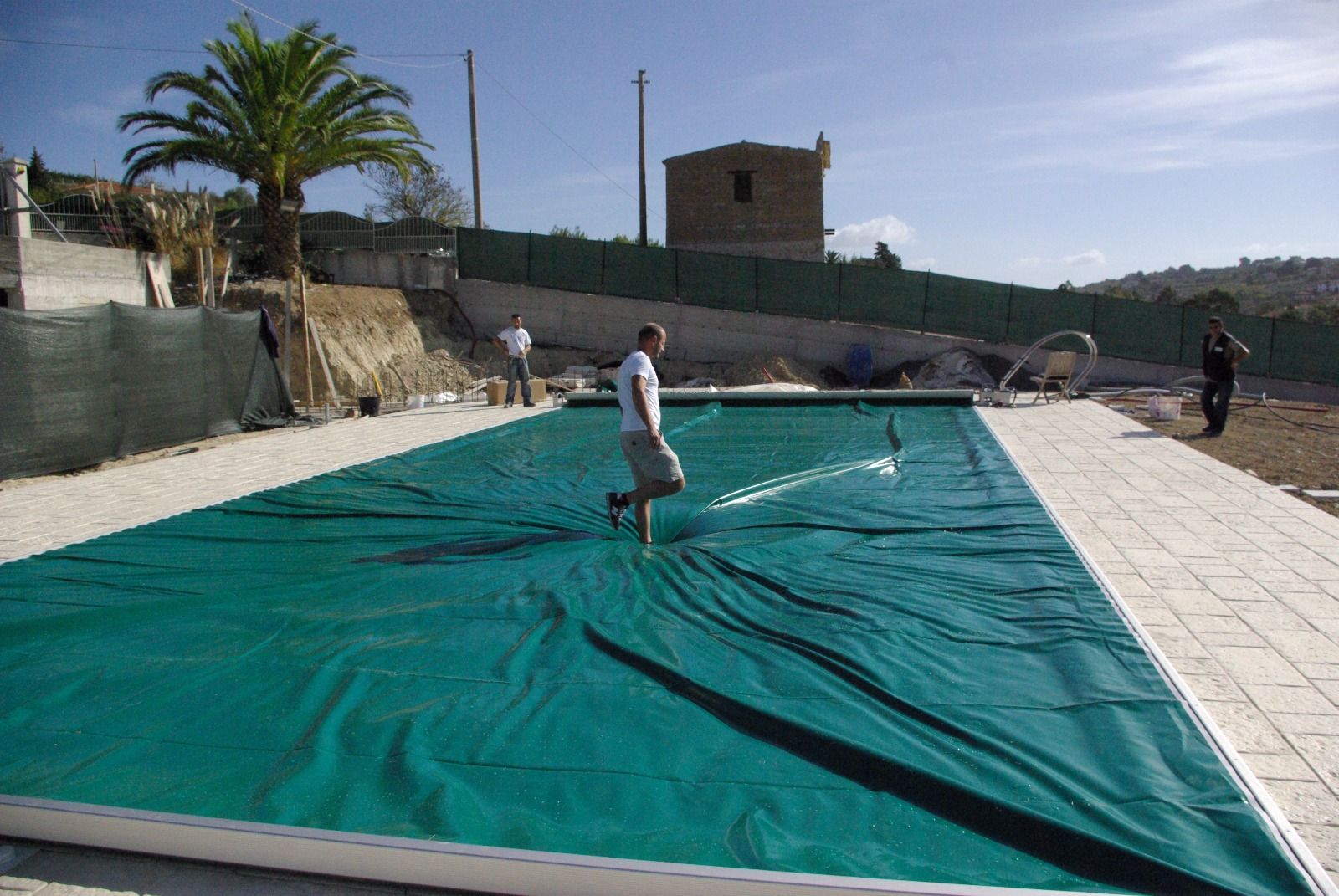Lavori per la realizzazione di una piscina