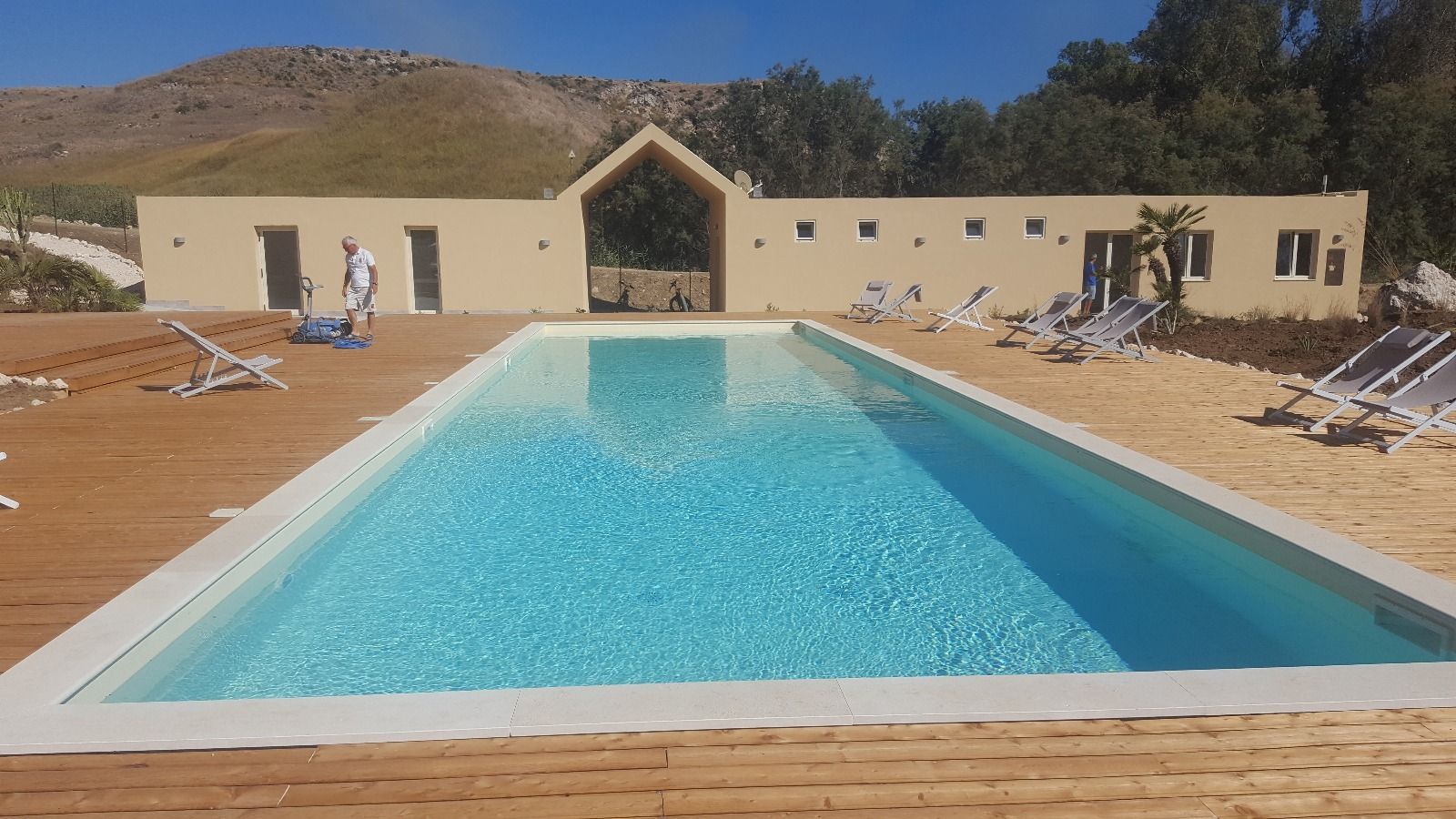 Lavori per la realizzazione di una piscina