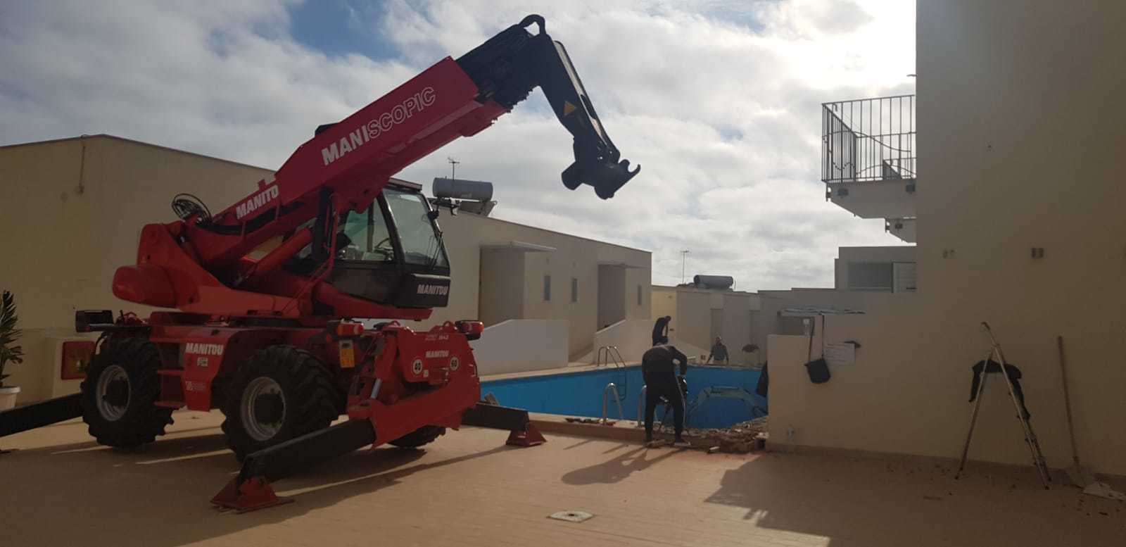 Lavori per la realizzazione di una piscina
