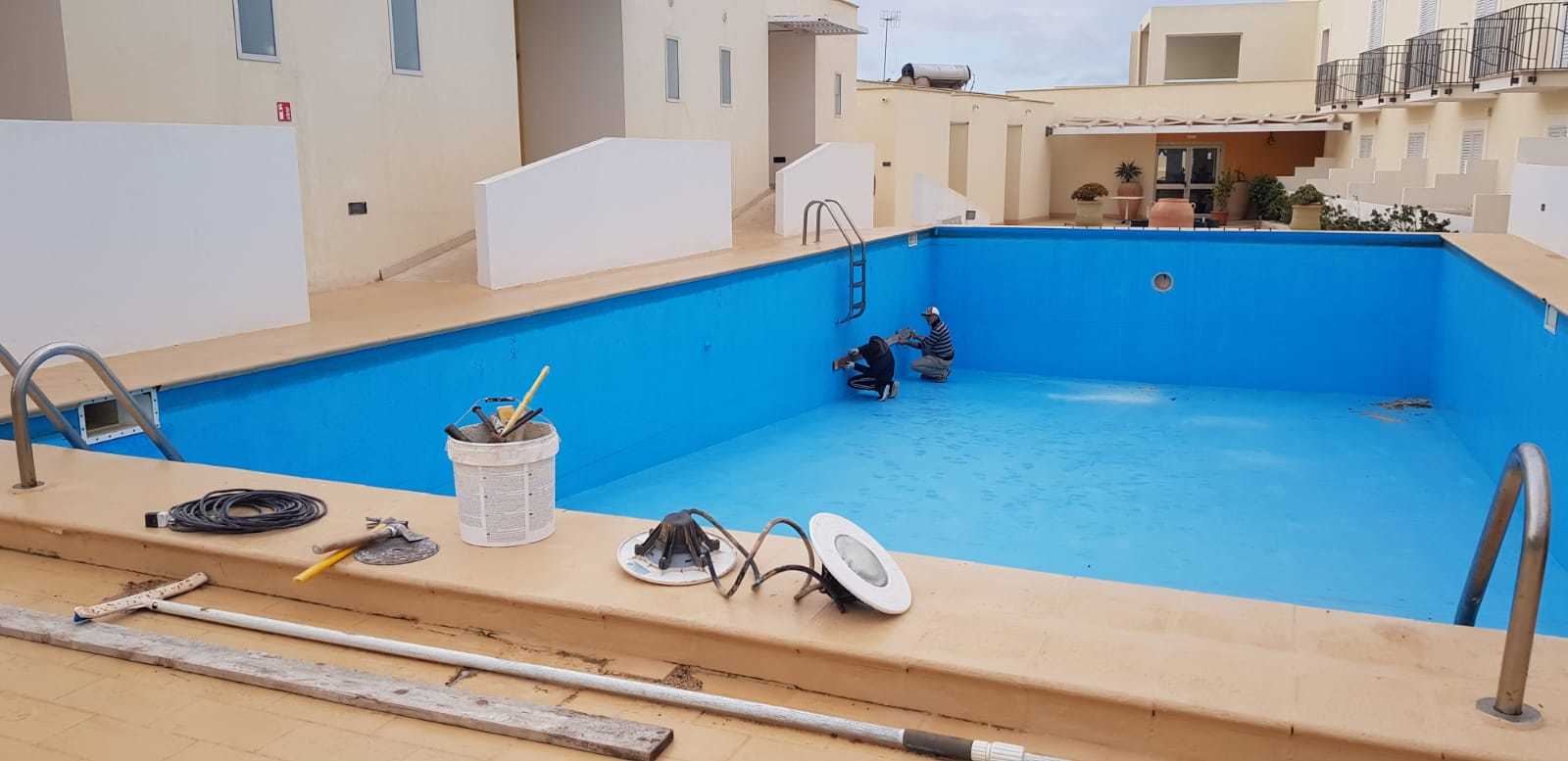 Lavori per la realizzazione di una piscina