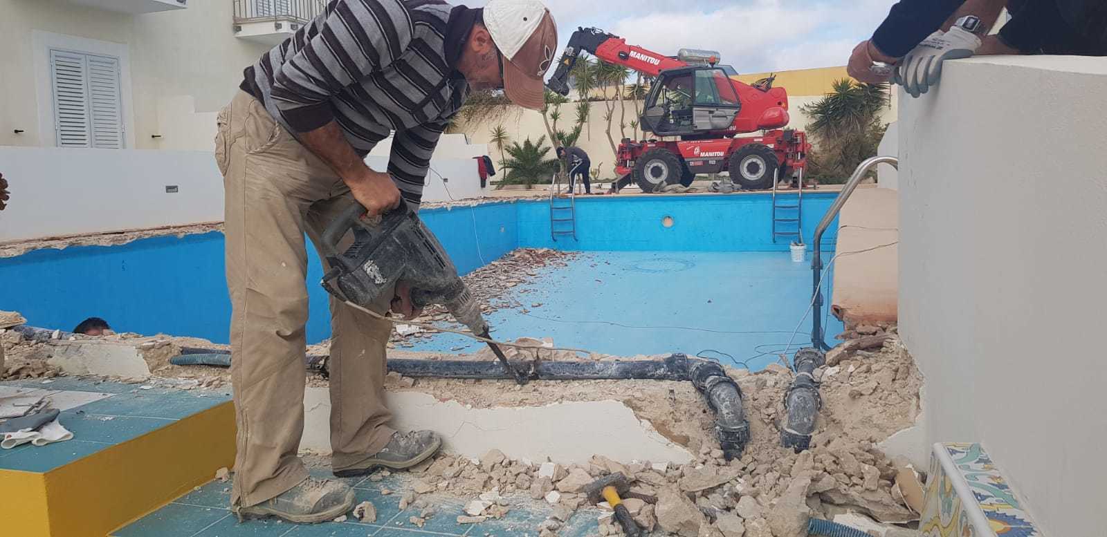 Lavori per la realizzazione di una piscina