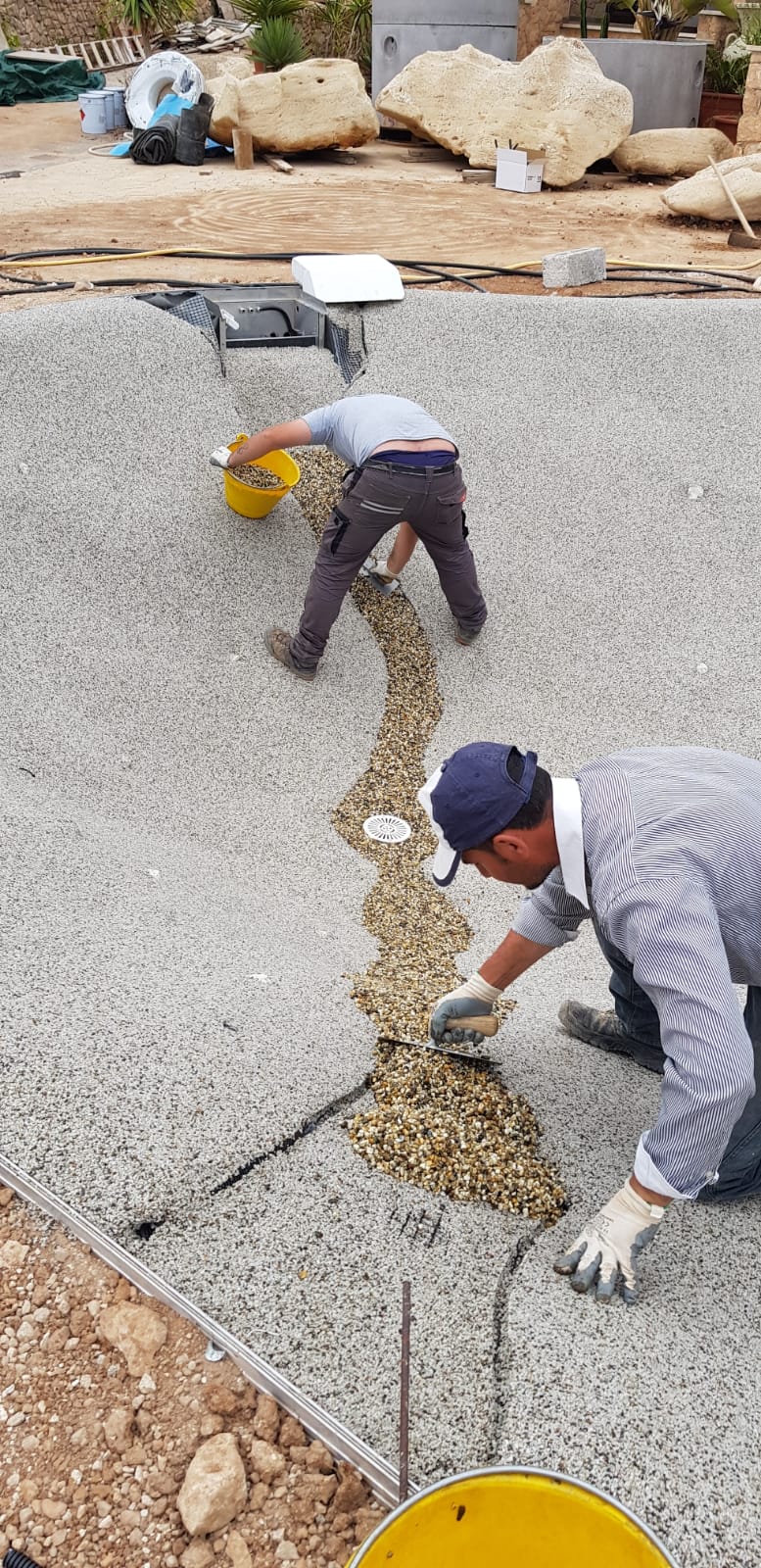 Lavori per la realizzazione di una piscina