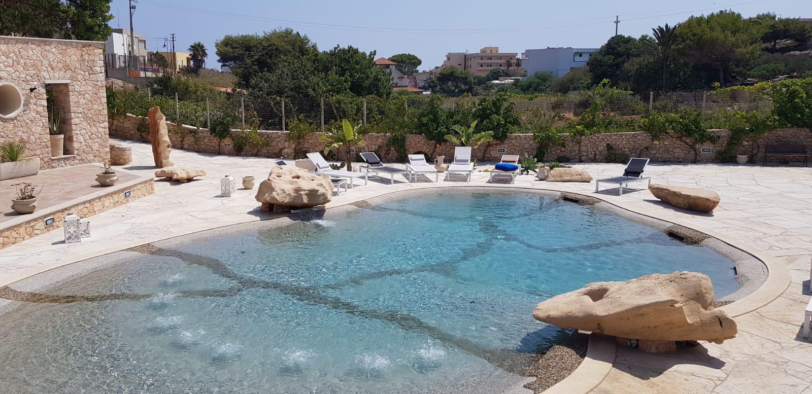 Lavori per la realizzazione di una piscina