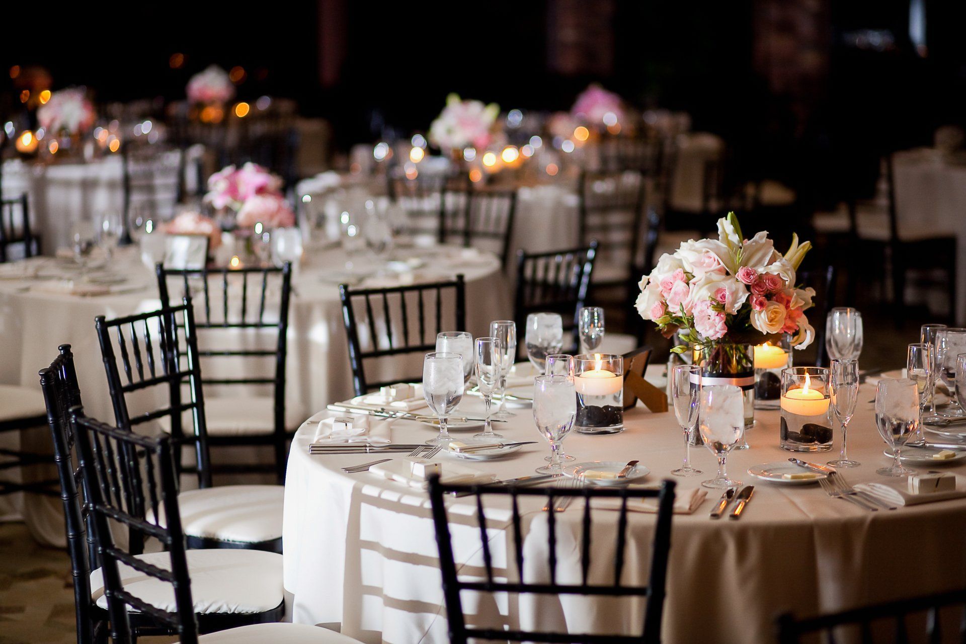 Table Rentals — Round Table With Chairs in Centreville, IL