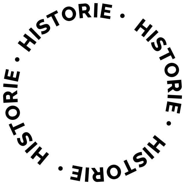En svart-hvitt-logo for en restaurant i en sirkel på hvit bakgrunn.