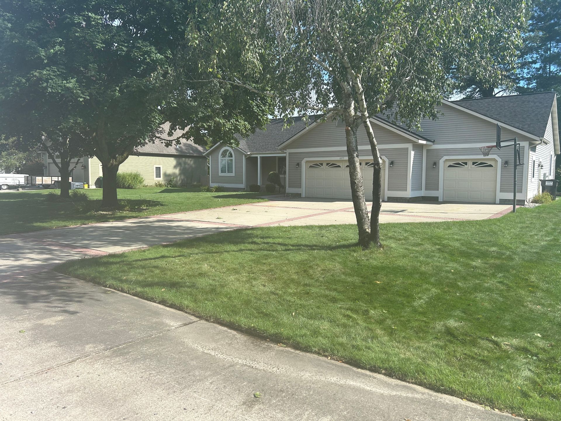 A house with two garage doors and a driveway