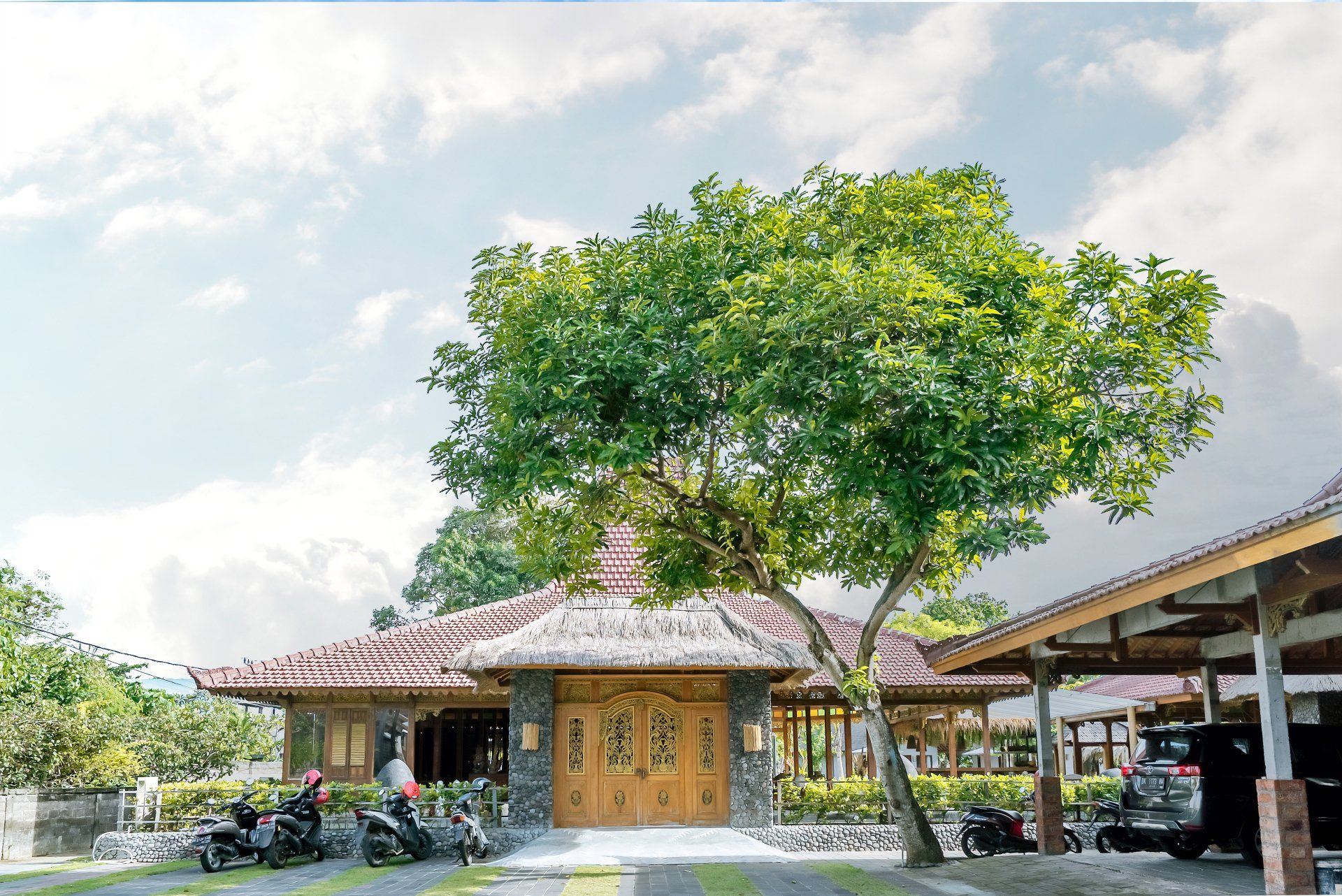 Book Your Vacation stay In Kashantee Village