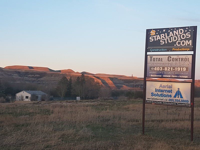 Starland Studios: Highway sign.