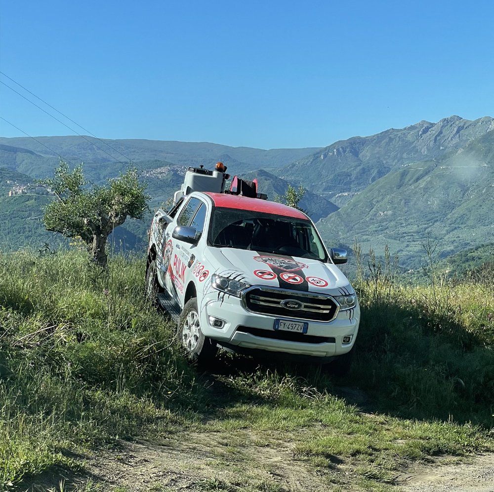 parco mezzi per interventi di disinfestazione