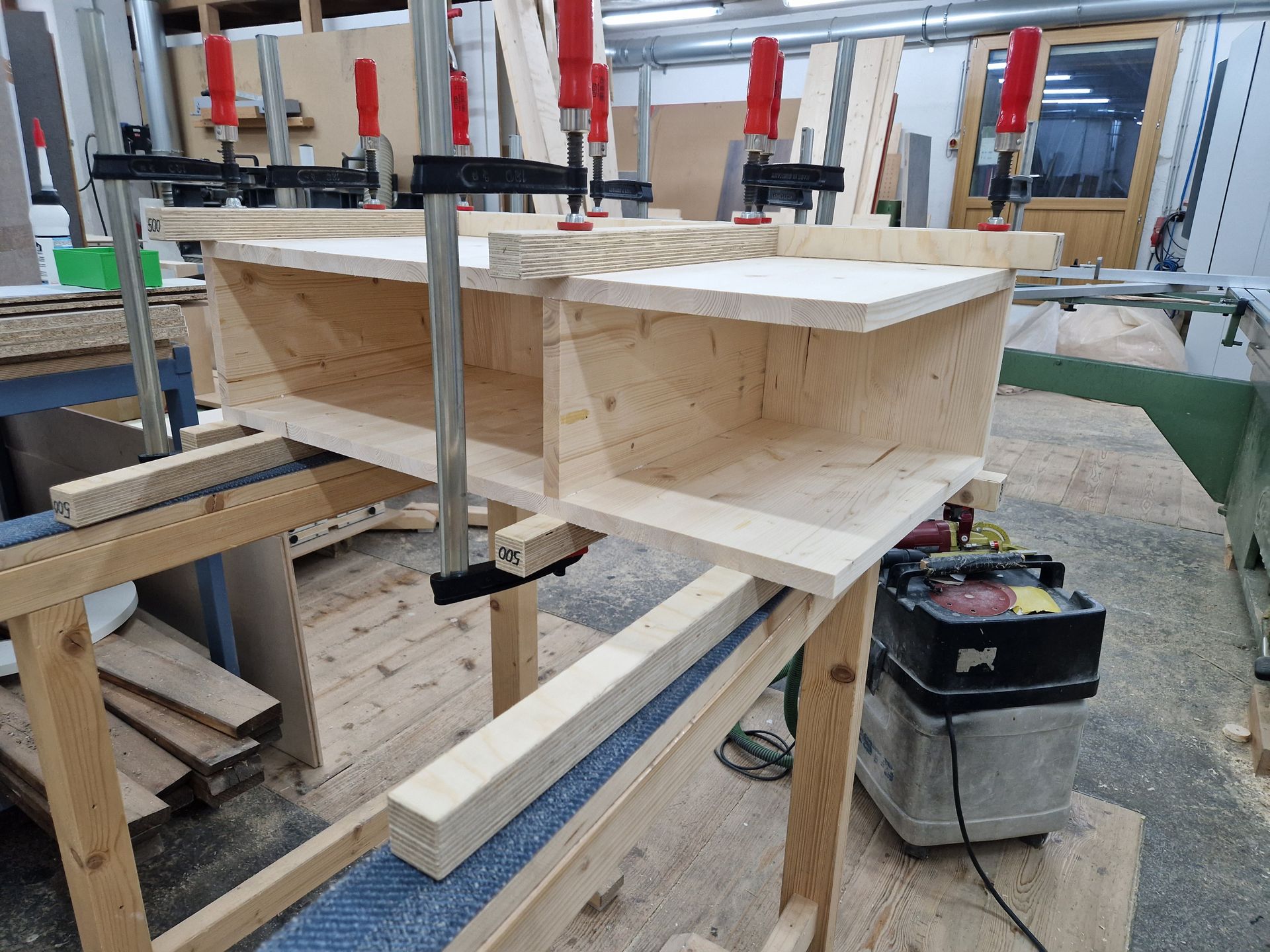 Anfertigung individueller Möbelstücke.