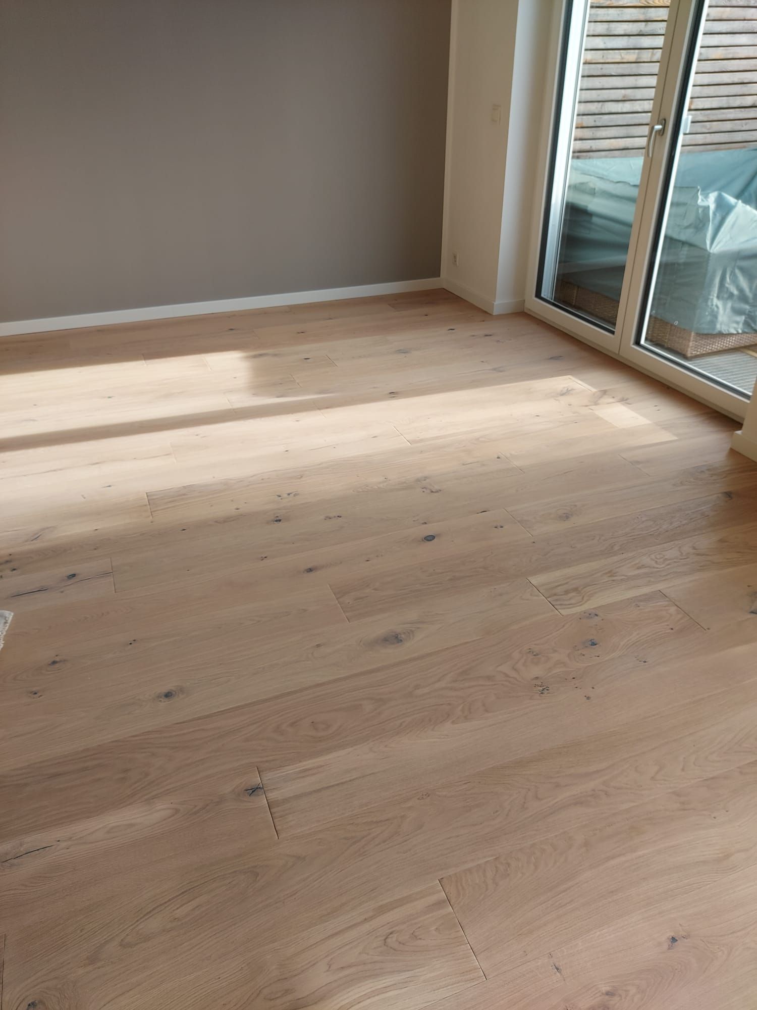 Parkett vom Schreiner verlegt.