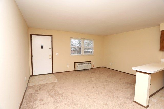 West Colonial Apartments