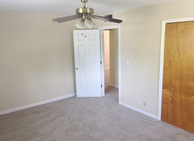 West Colonial Apartments