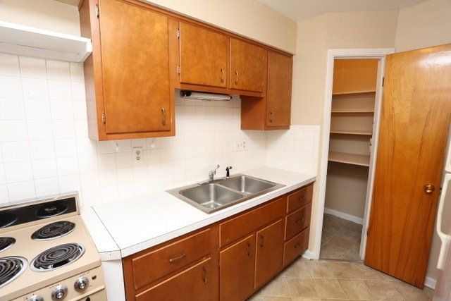 West Colonial Apartments