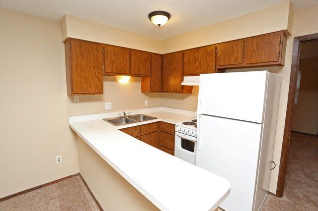 West Colonial Apartments