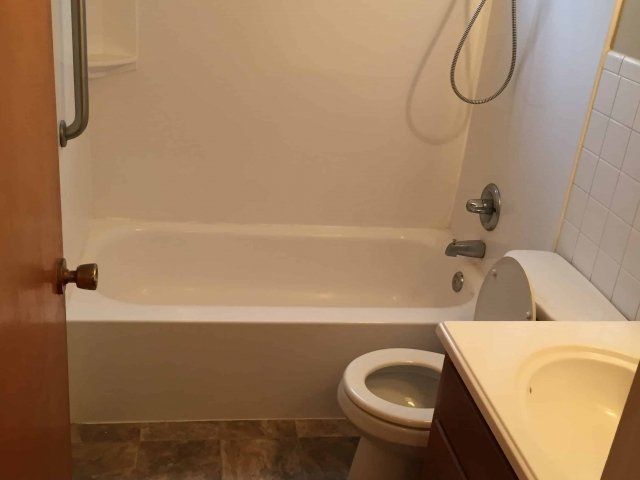 west-colonial-bathroom