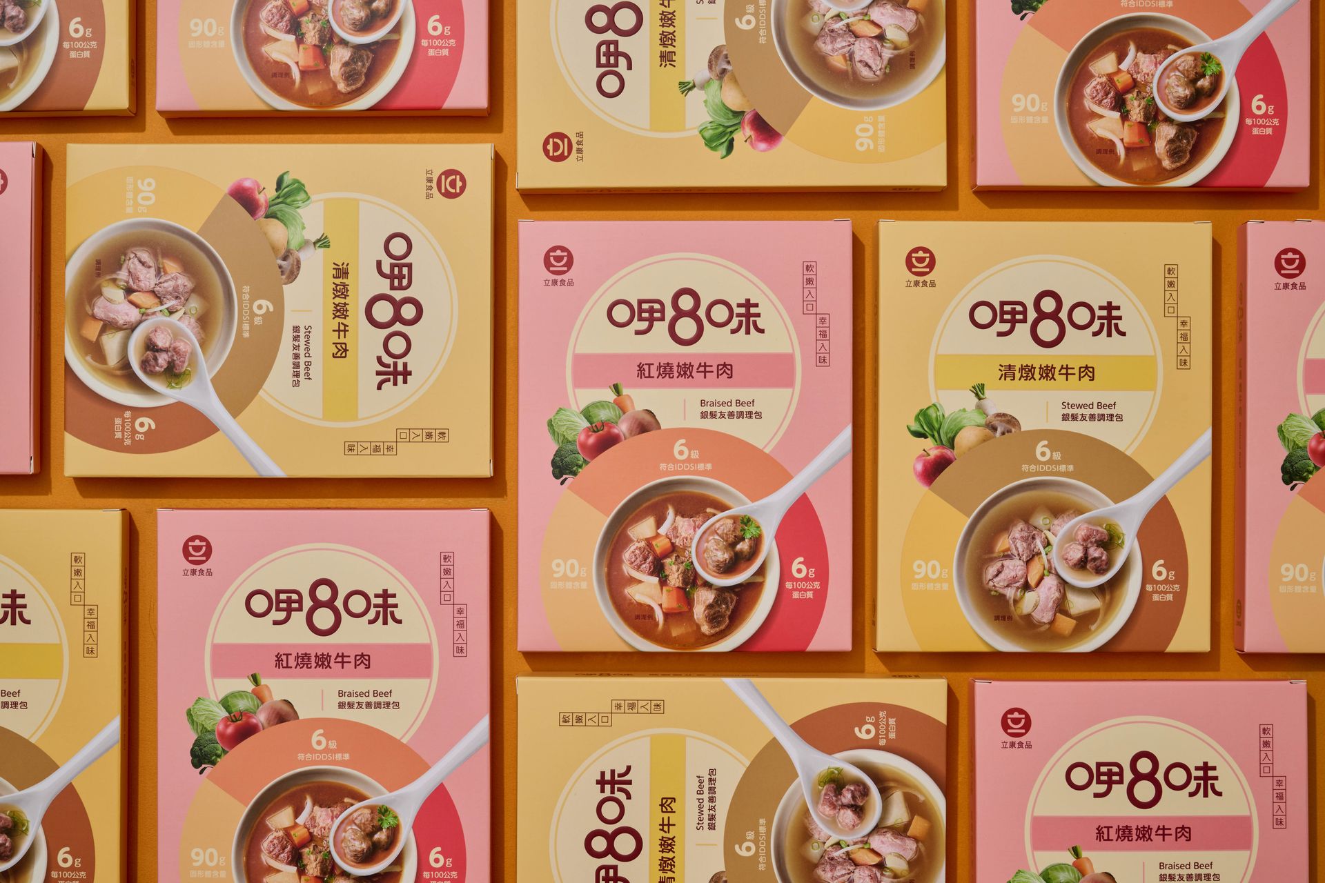 專為 65 歲以上長者研發，針對咀嚼與吞嚥困難，導入國際 IDDSI 6級標準。以先進技術打造入口即化的柔軟口感，兼顧高蛋白質營養與美味湯汁。包裝色調柔和且易於開啟，將科技精準與溫馨關懷完美融合，重拾用餐的尊嚴與幸福感。2025彰化縣台灣設計展-入圍