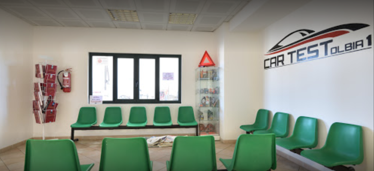 Sala di attesa centro revisioni Olbia Sassari