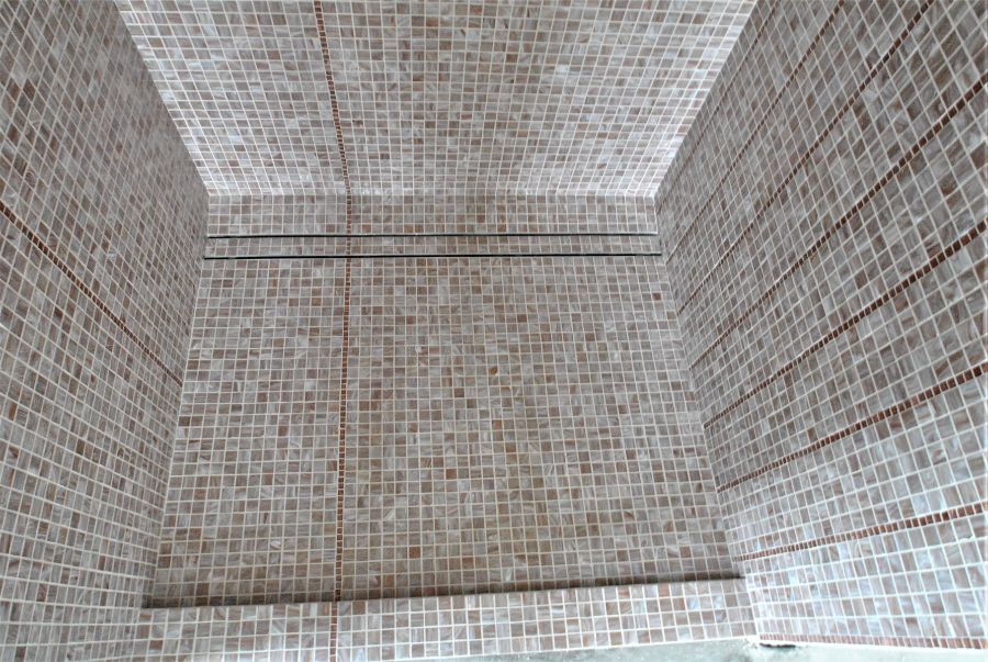 Shower tray with mosaic