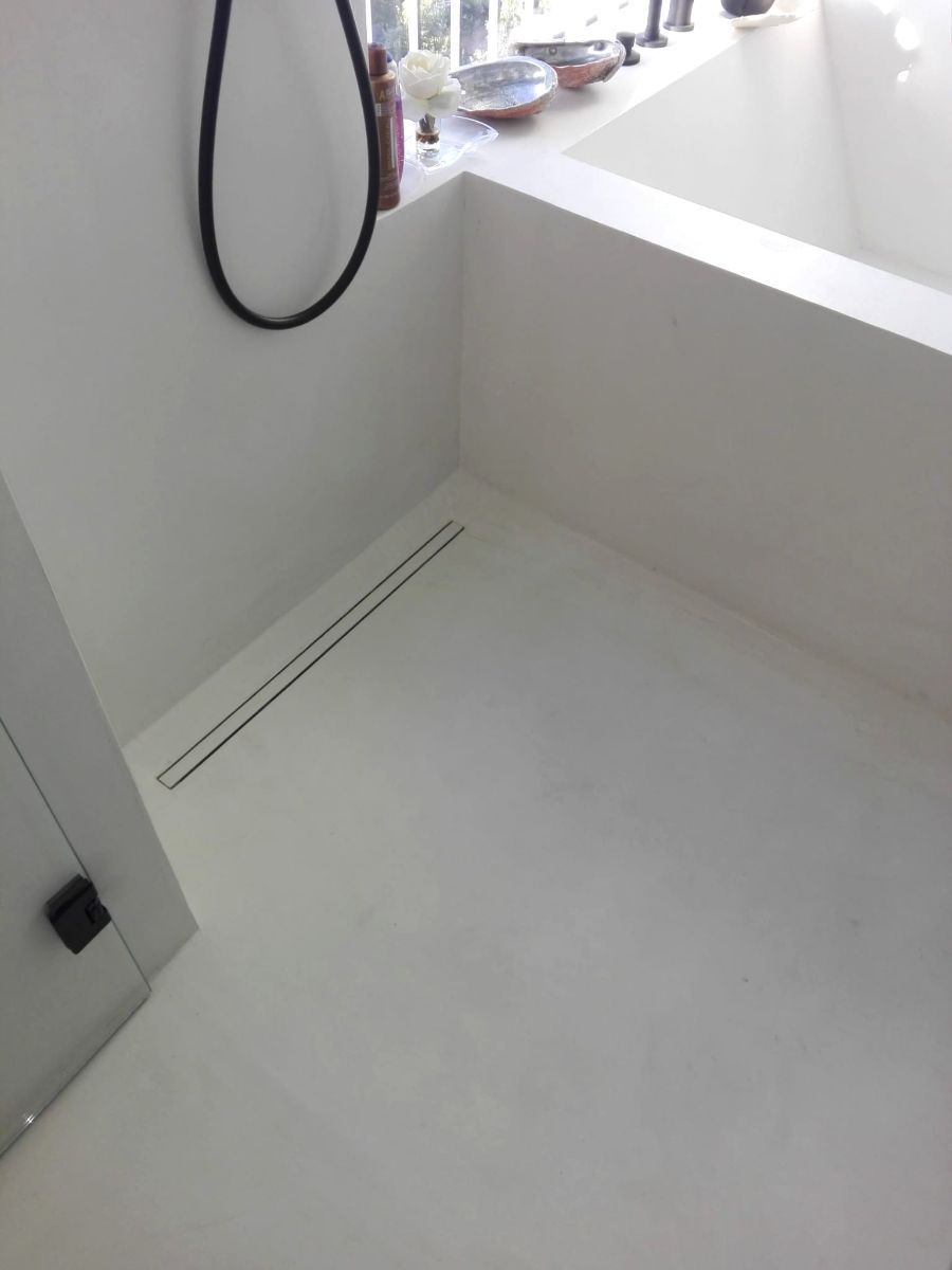Shower tray and bathtub