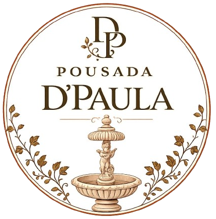 Logo circular bege e dourado da Pousada de Paula com fonte elegante e fonte ornamental.