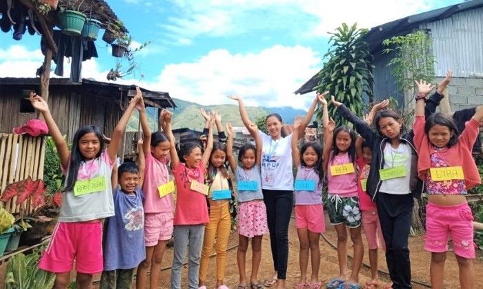 Kids outside the Pamulaan Center