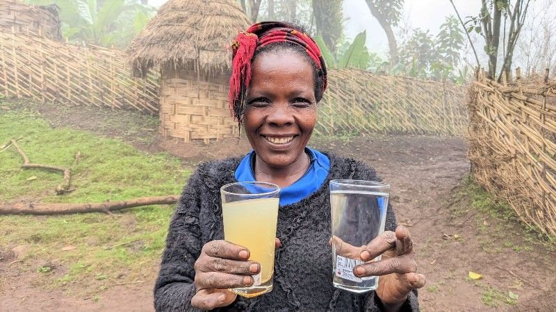 River water (L) vs. bottled water (R)