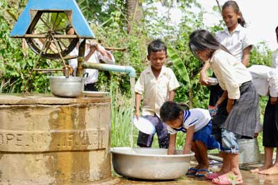 Students washing plates