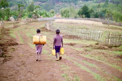 Ethiopia kids fetching water