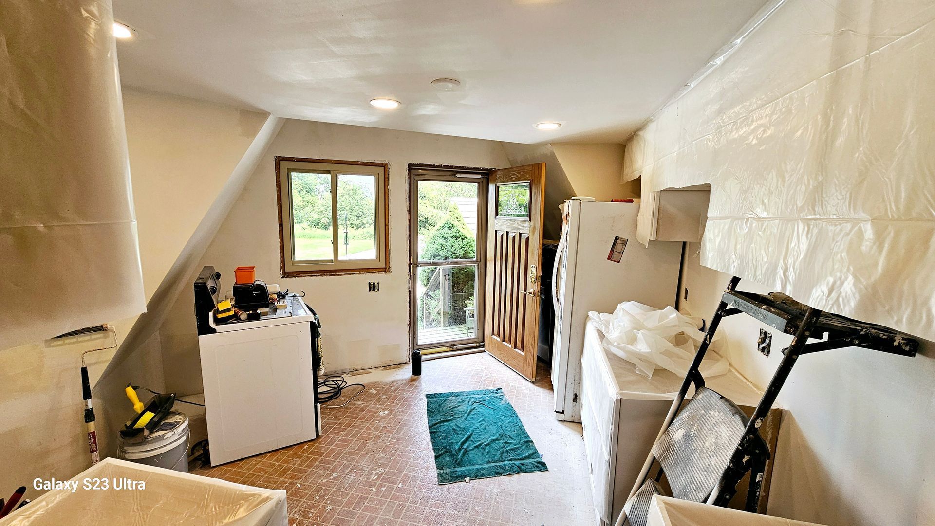 A room with a ladder