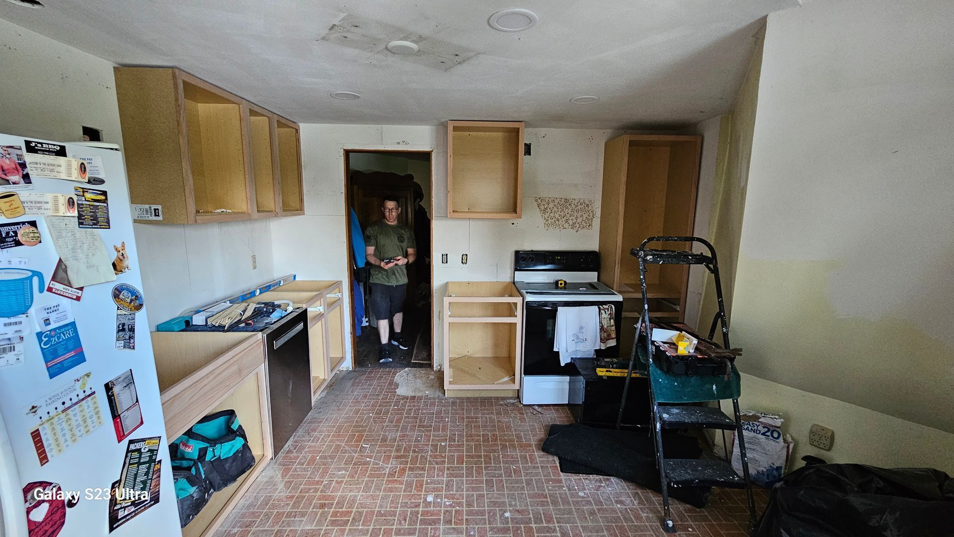 A kitchen with a refrigerator
