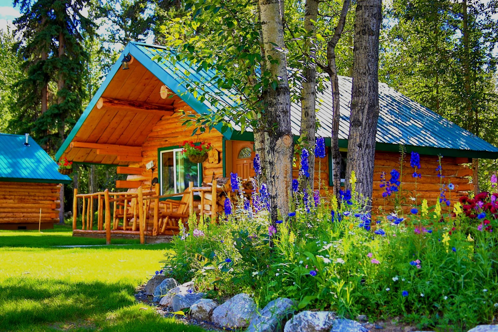 Private cabin on the creek