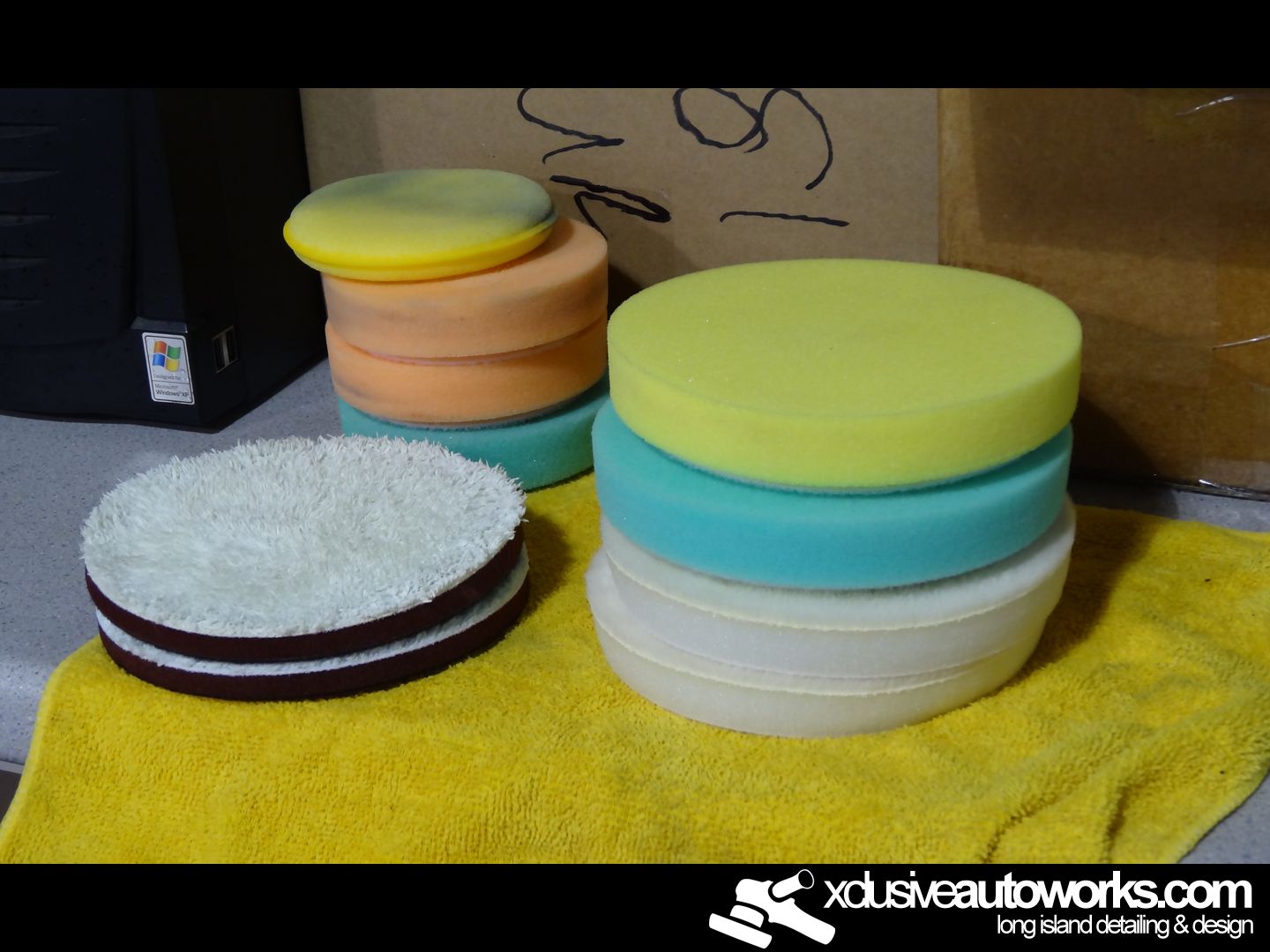 A bunch of polishing pads are stacked on top of each other