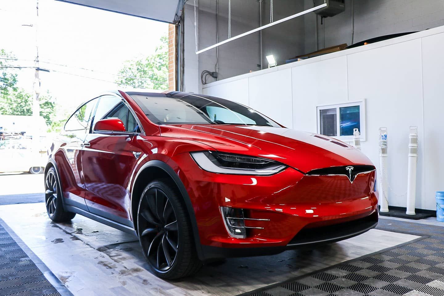 A black tesla model s is parked in a parking lot