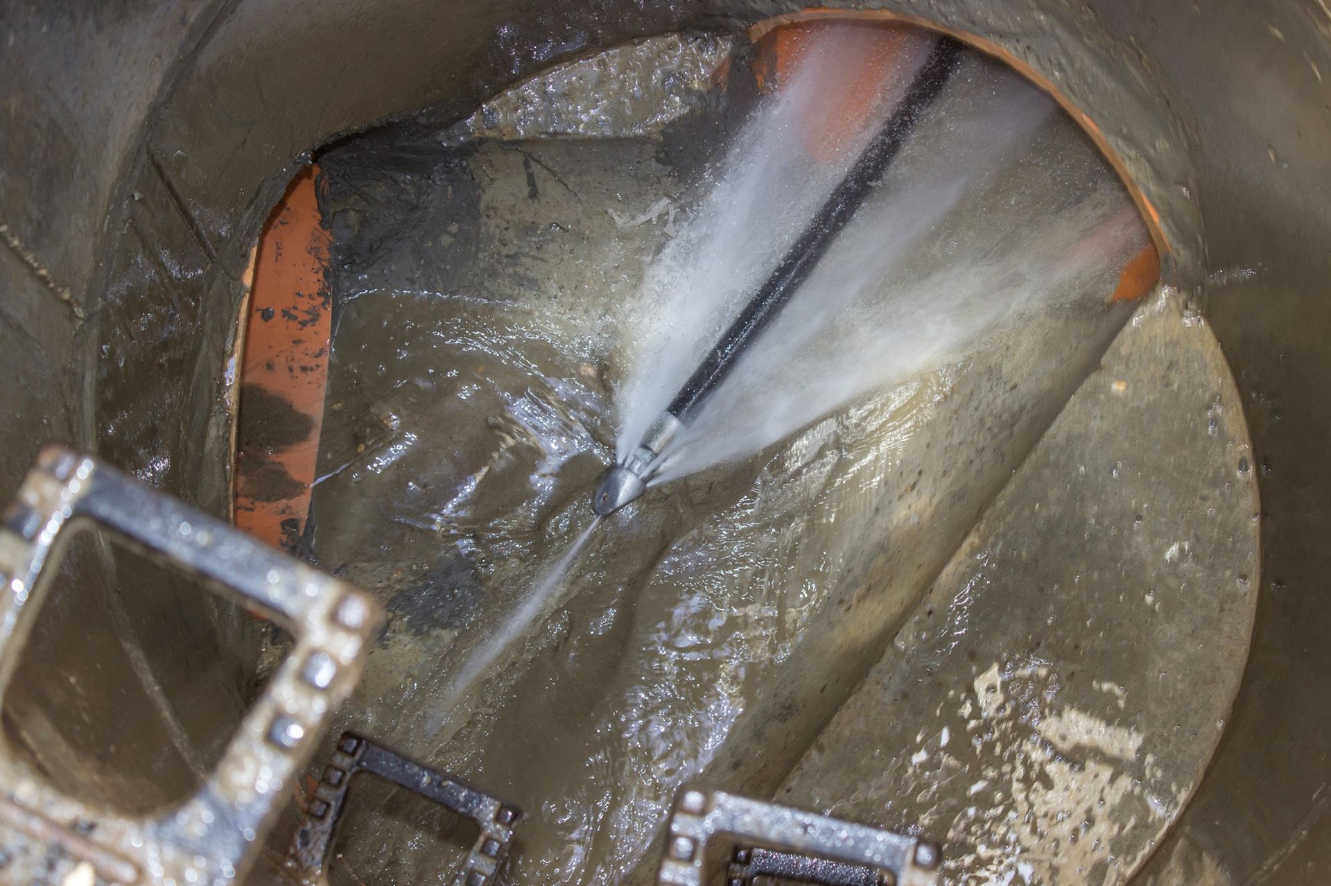 A close up of a pipe with water coming out of it.