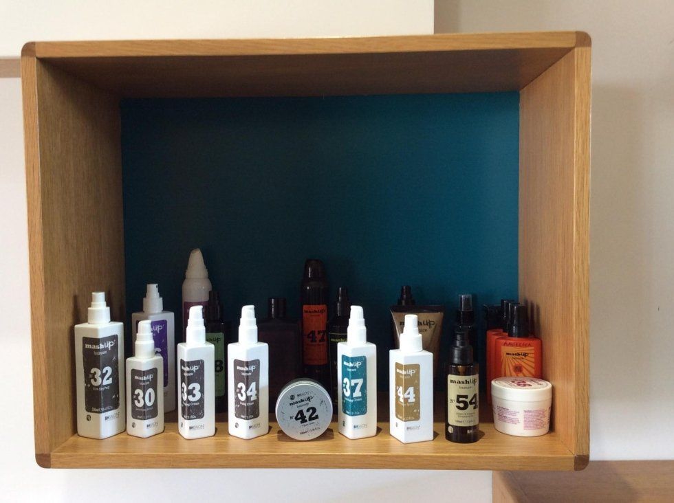 Esposizione di prodotti per capelli